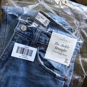 A&F Curve Love Ultra High Rise Ankle Straight Jeans (24S)